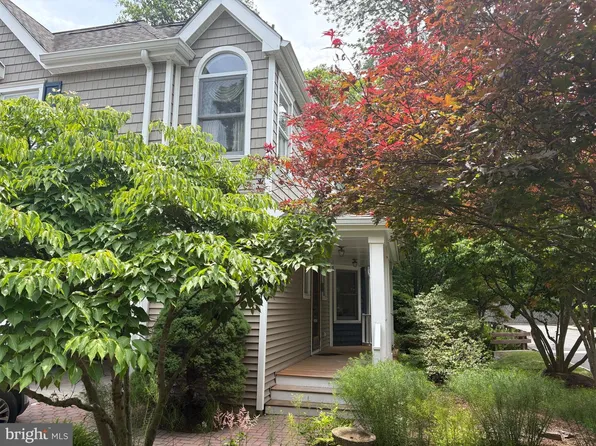 13 Rock Creek Woods, Lambertville, NJ 08530
