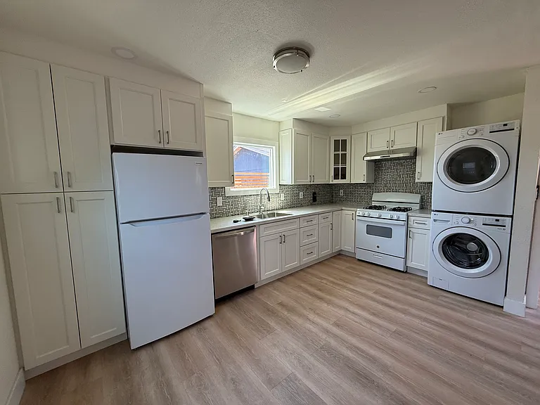869 Lassen St #A — Photo 3