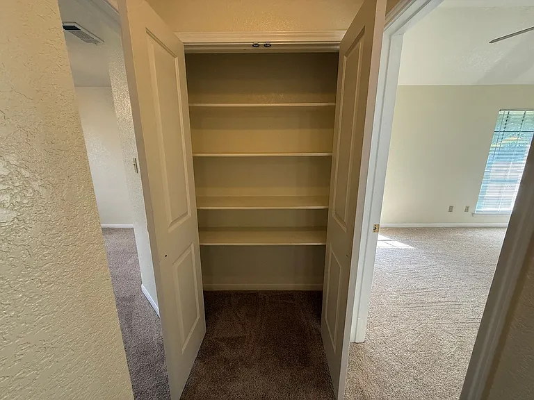 1815 Diana Ln — Photo 27