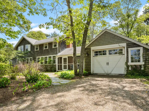 67 Madison Ave, Oak Bluffs, MA 02557