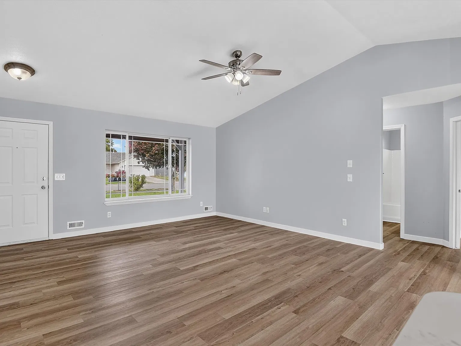 3 bed, 1248 sqft, $2,495 — Photo 4