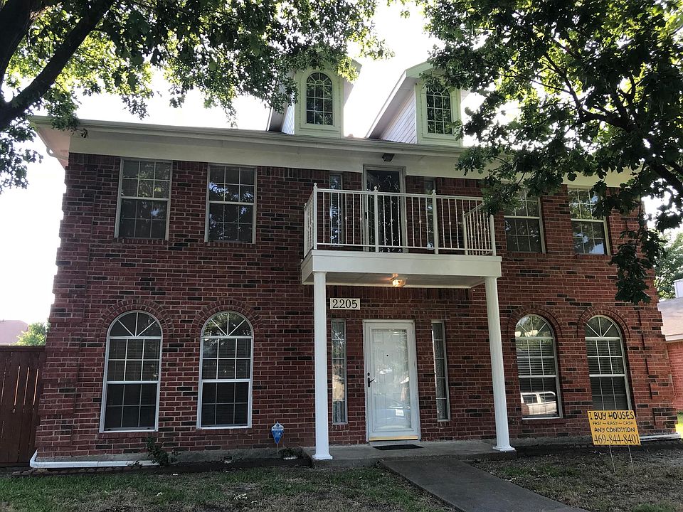 1st image of 2205 Loretta Ln