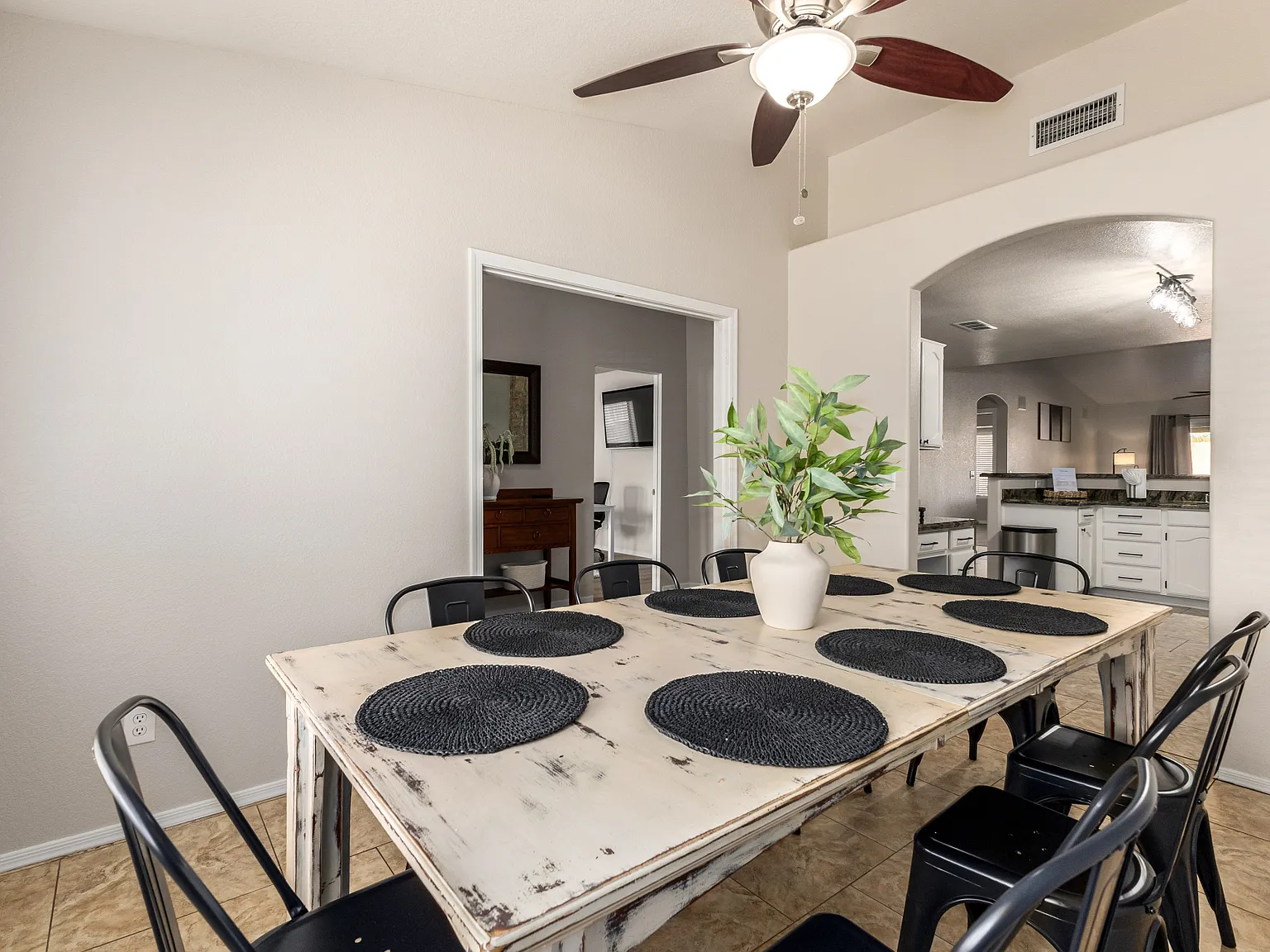 4 bed, 2264 sqft, $5,000 — Photo 3
