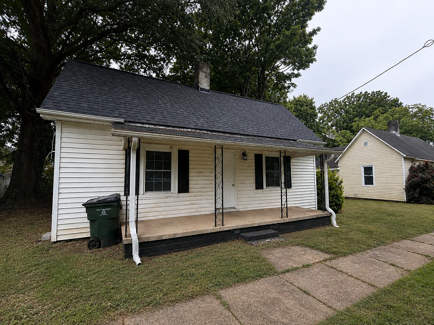 One Bedroom, One Bath House in Burlington — Photo 1