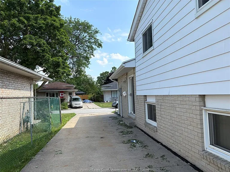 3295 Aurora Dr — Photo 21