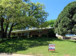 225 Crosstimber Dr, Hurst, TX 76053