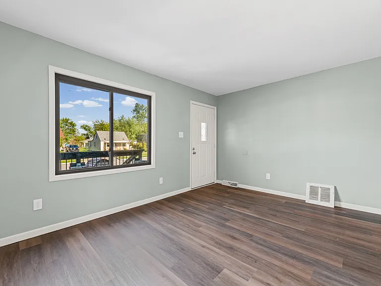 29131 Coolidge St — Photo 17