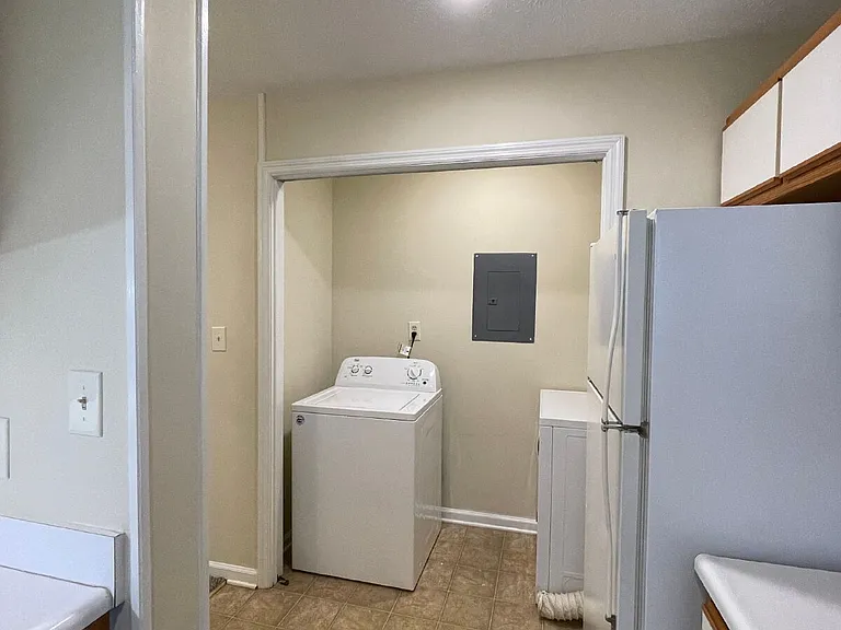 224 Waterdown Dr #1 — Photo 12