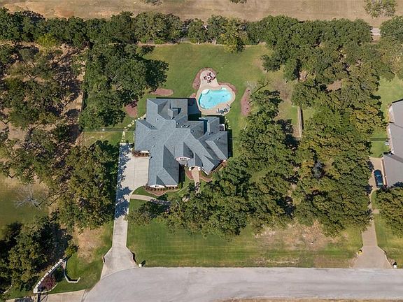 5th image of 7700 Wooded Acres Trl
