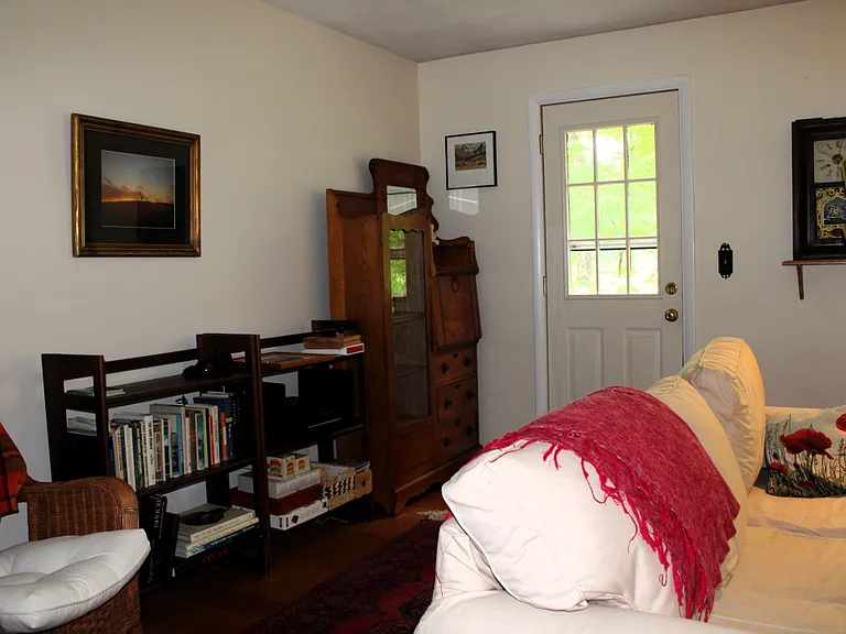 503 E Franklin St — Photo 10