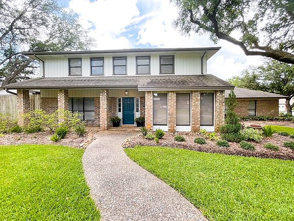 2nd image of 2814 Oak Dr