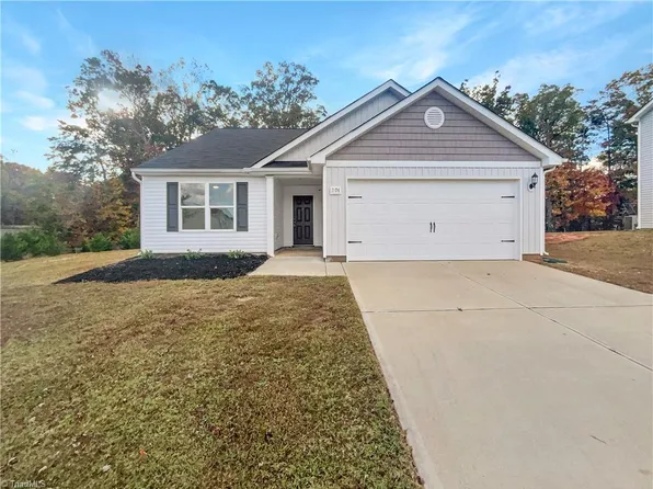 204 Steamboat Ln, Burlington, NC 27217