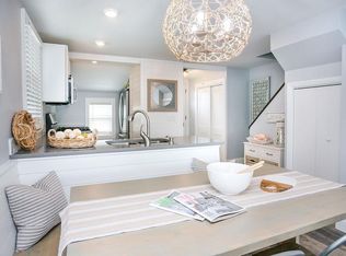 67 Cedar Ave, Portsmouth, RI 02871