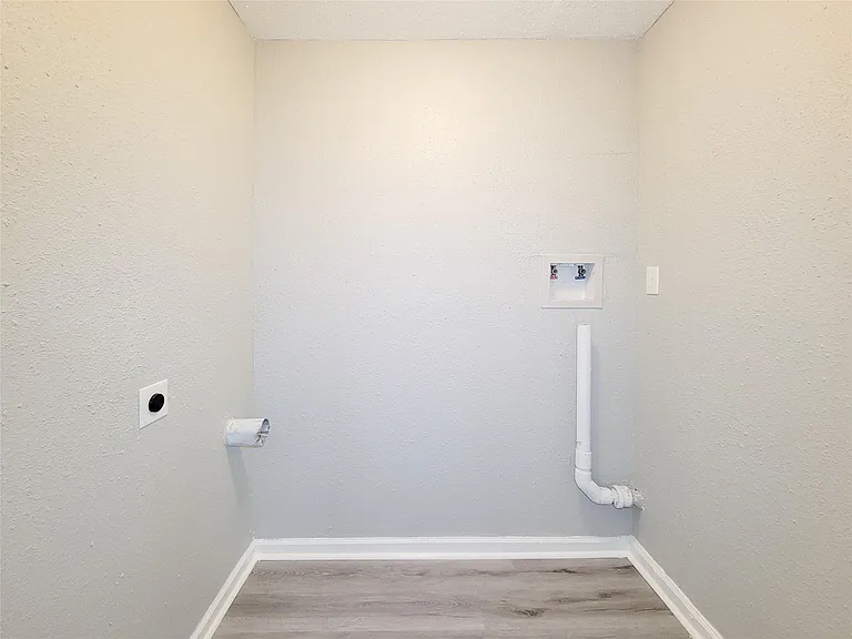 7426 Bigwood St — Photo 25
