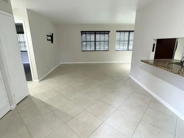 8886 SW 3rd St APT 203, Hollywood, FL 33025