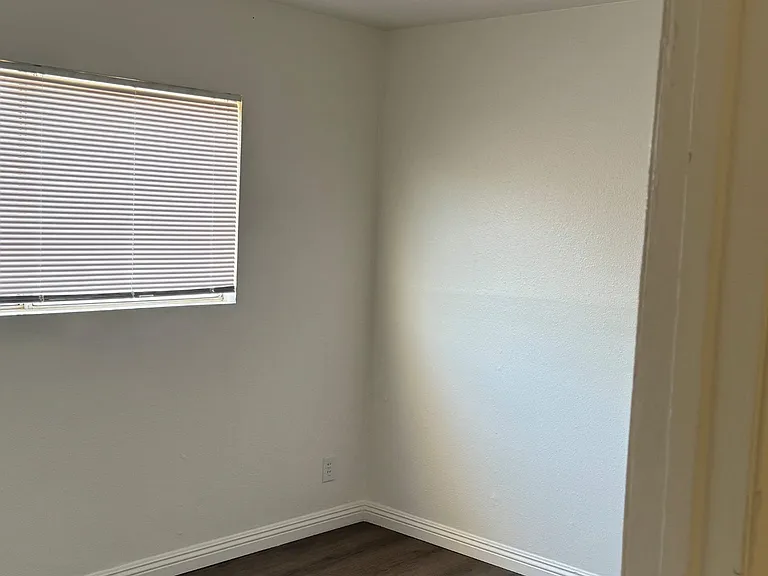 1539 W Avenue H #8 — Photo 4