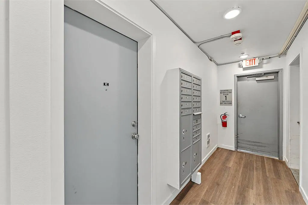 Studio, 431 sqft, $1,100 — Photo 2