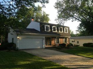 1046 Salford Ct, Wheaton, IL