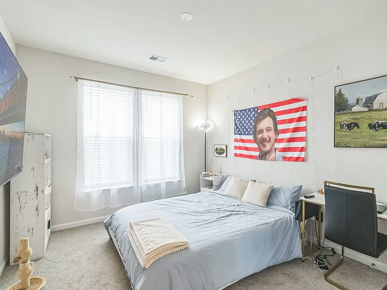 902 California Dr NE — Photo 11