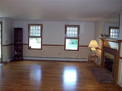 4th image of 2 WASHBURN PLACE