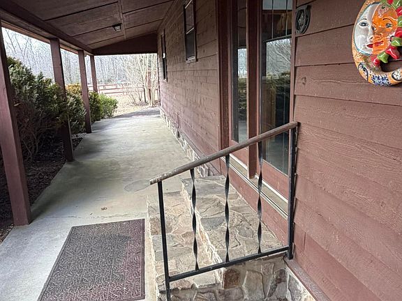 2nd image of 405 Booth Ln