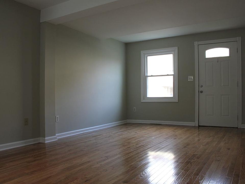 Large living room / hardwood floors