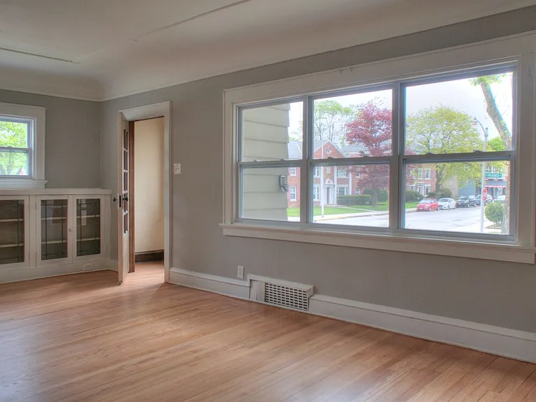 2865 N Frederick Ave — Photo 5