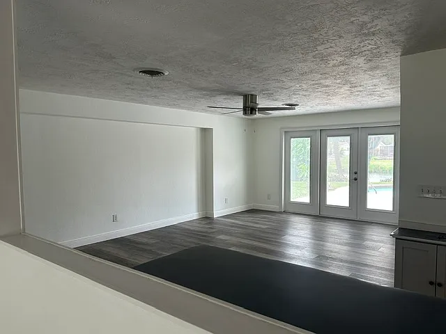 1405 Stewart Blvd — Photo 32