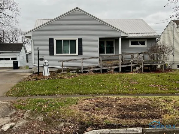 122 Roger Ave, Bellevue, OH 44811