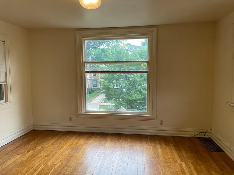 417 Crescent St NE #2 — Photo 2