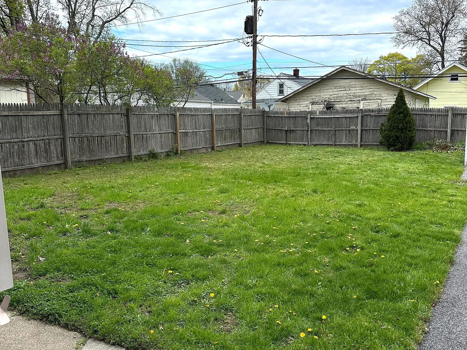 3 bed, 1296 sqft, $2,100 — Photo 2