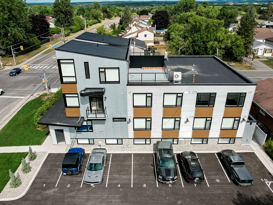 845 Champlain St #9