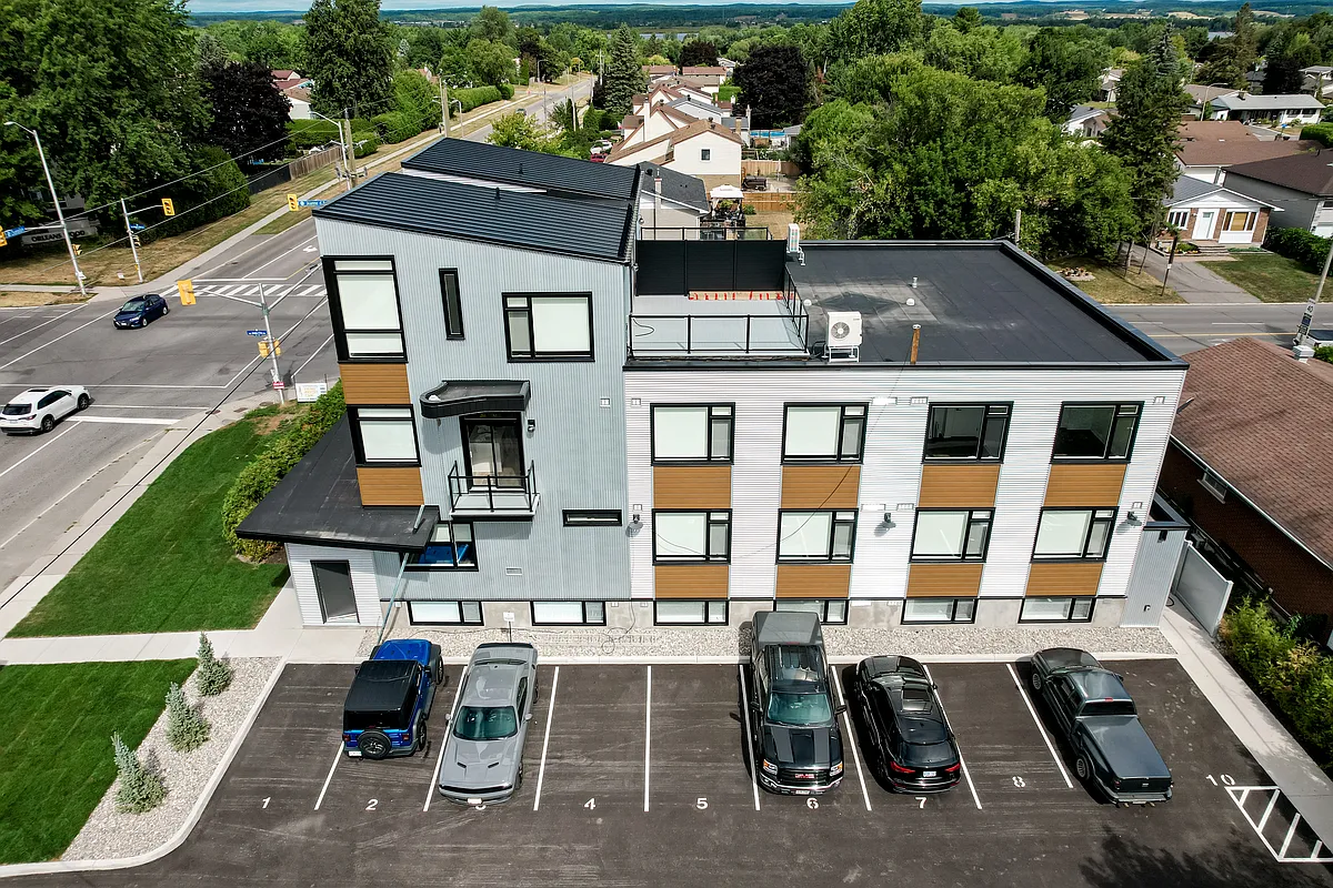 Building Photo - 845 Champlain St