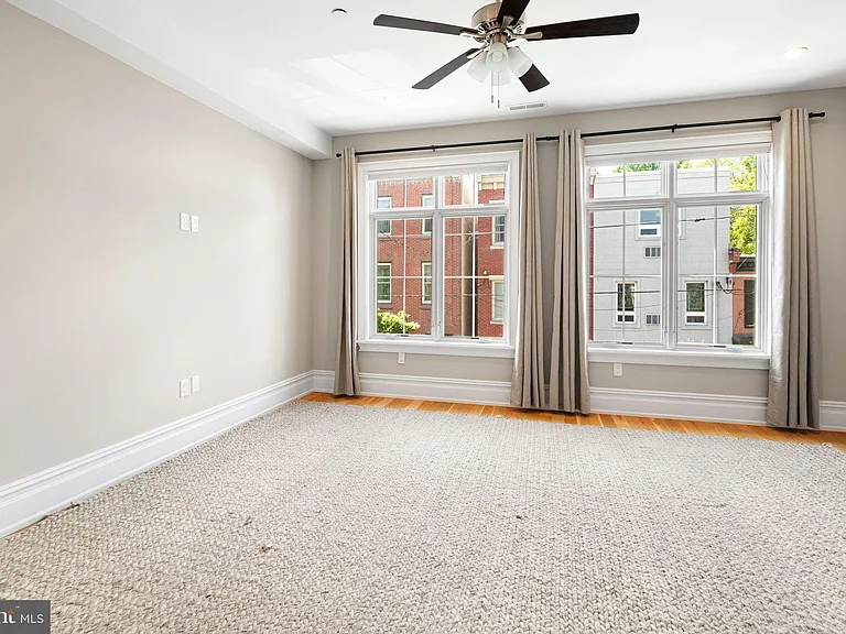 2525 Brown St — Photo 11