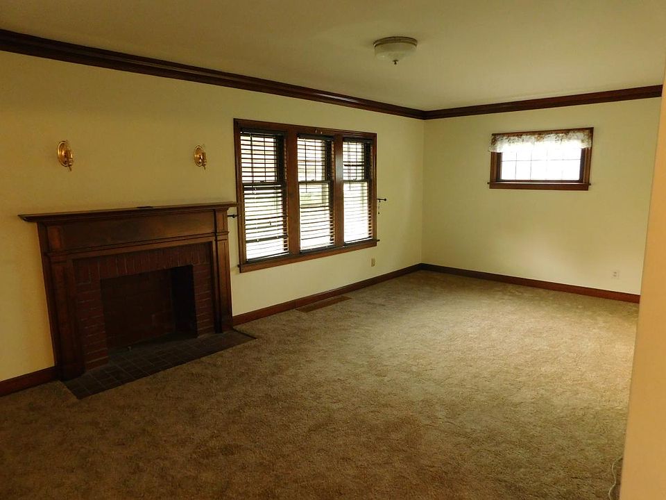 1st image of 1565 Victoria Ave