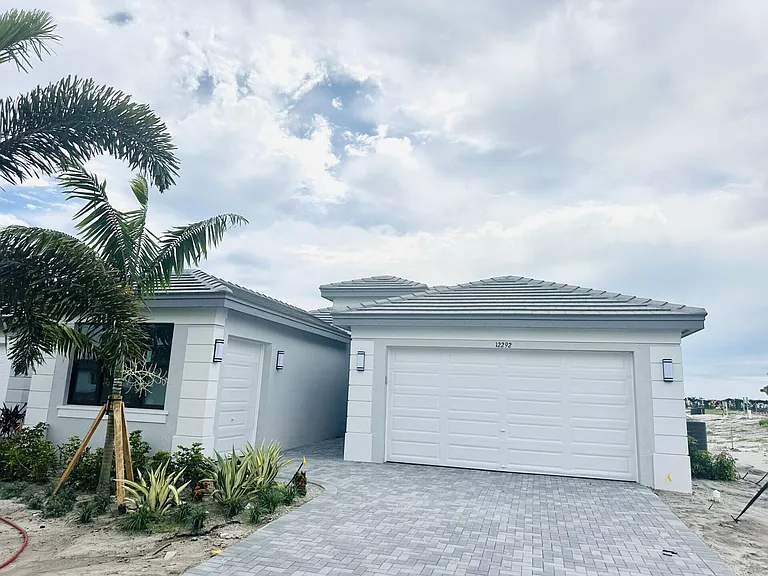 12292 SW Compass Point Dr — Photo 2