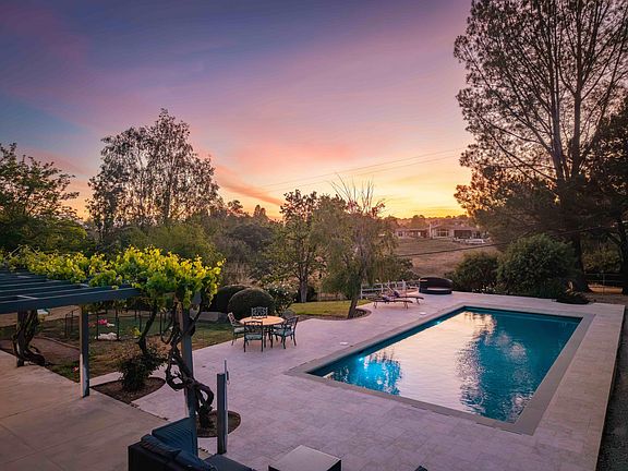 4th image of 2667 Quail Valley Rd