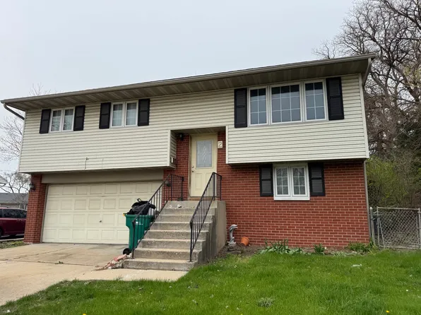 2 Ambassador Ave, Romeoville, IL 60446