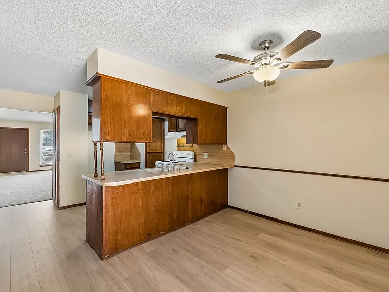 208 Hudson Pl — Photo 12
