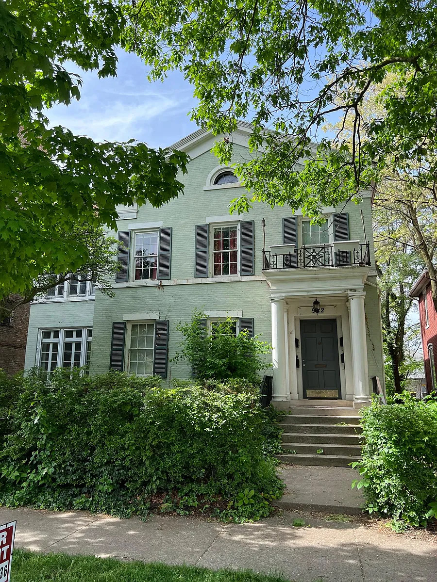 Building Photo - 922 W Berry St