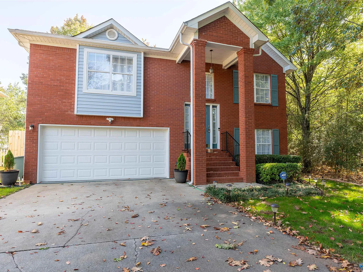 3 bed, 2.5 bath, 2254 sqft, $2,100 — Photo 1