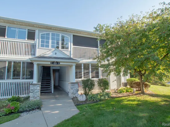 12333 Saint Andrews Way, Fenton, MI 48430