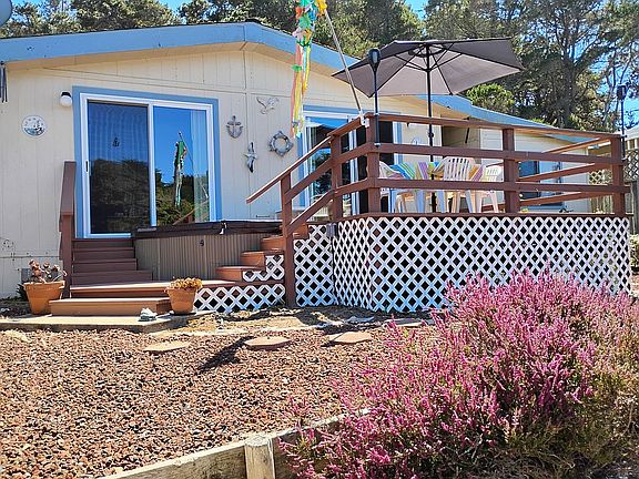 Rear view w/deck & spa