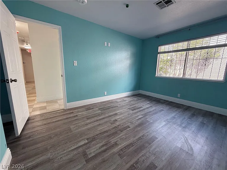 8620 Cremona Dr — Photo 15