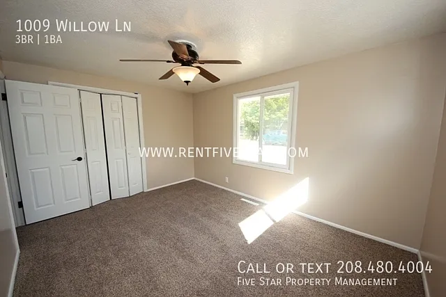 1009 Willow Ln — Photo 10
