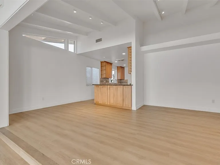 11528 Balboa Blvd — Photo 15