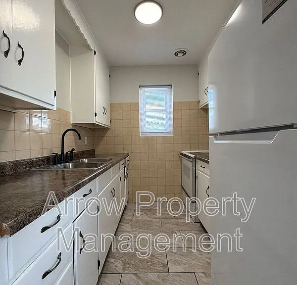 1037 G St #1 — Photo 1