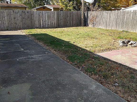 3rd image of 634 Delray St