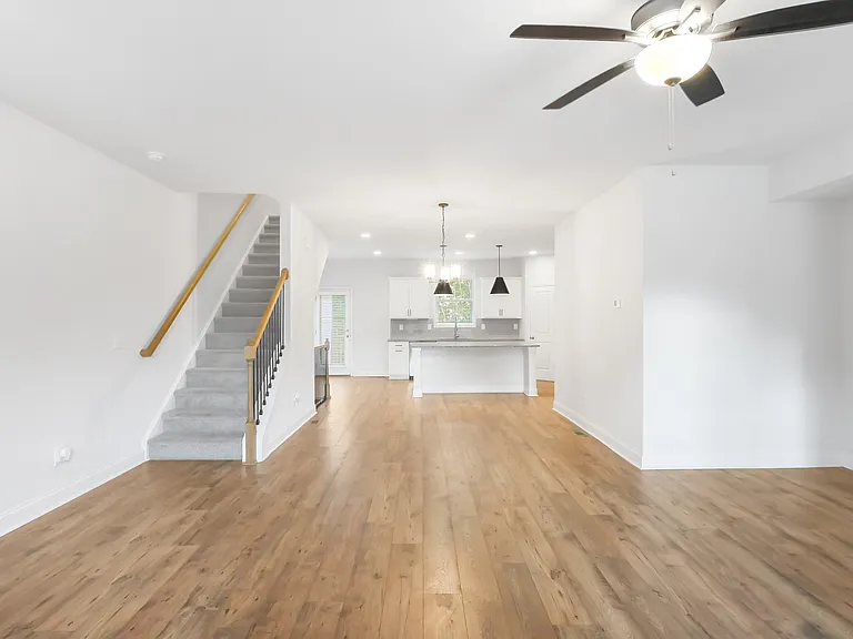 1274 Ainsworth Aly — Photo 10