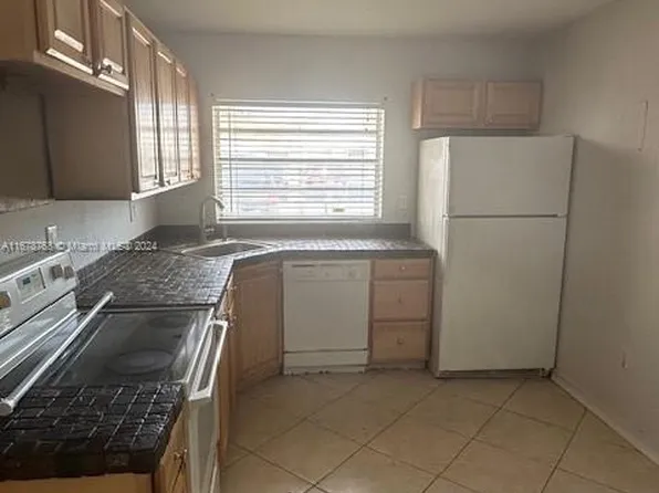 875 NE 213th Ter APT 2, Miami, FL 33179